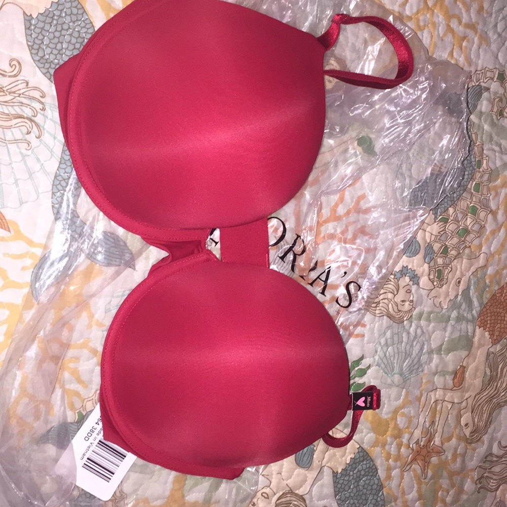 38DD Victoria’s Secret red bra